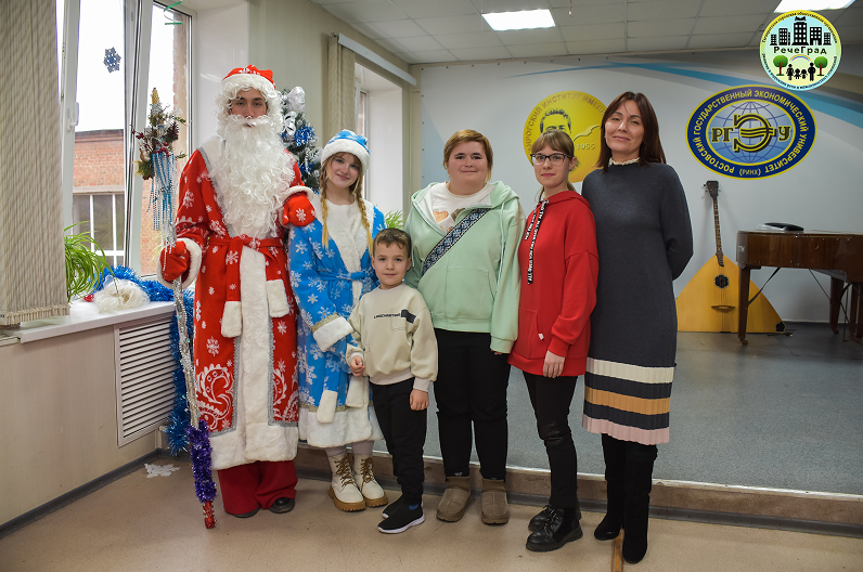 Волшебство Нового года в Логопедической школе «Речеград»: Праздничное представление для всех! Волшебство Нового года в Логопедической школе «Речеград»: Праздничное представление для всех!