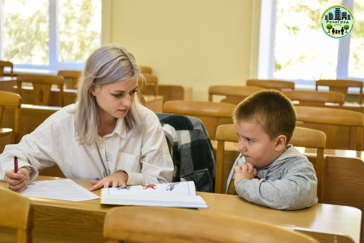 Занятие в Логопедической школе выходного дня «Речеград»