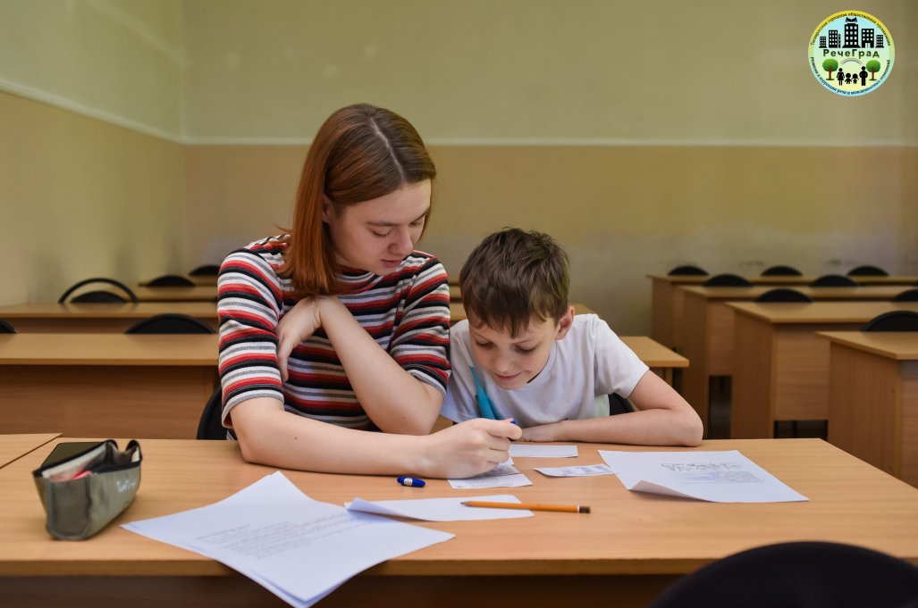 Занятия в Логопедической школе выходного дня «Речеград»