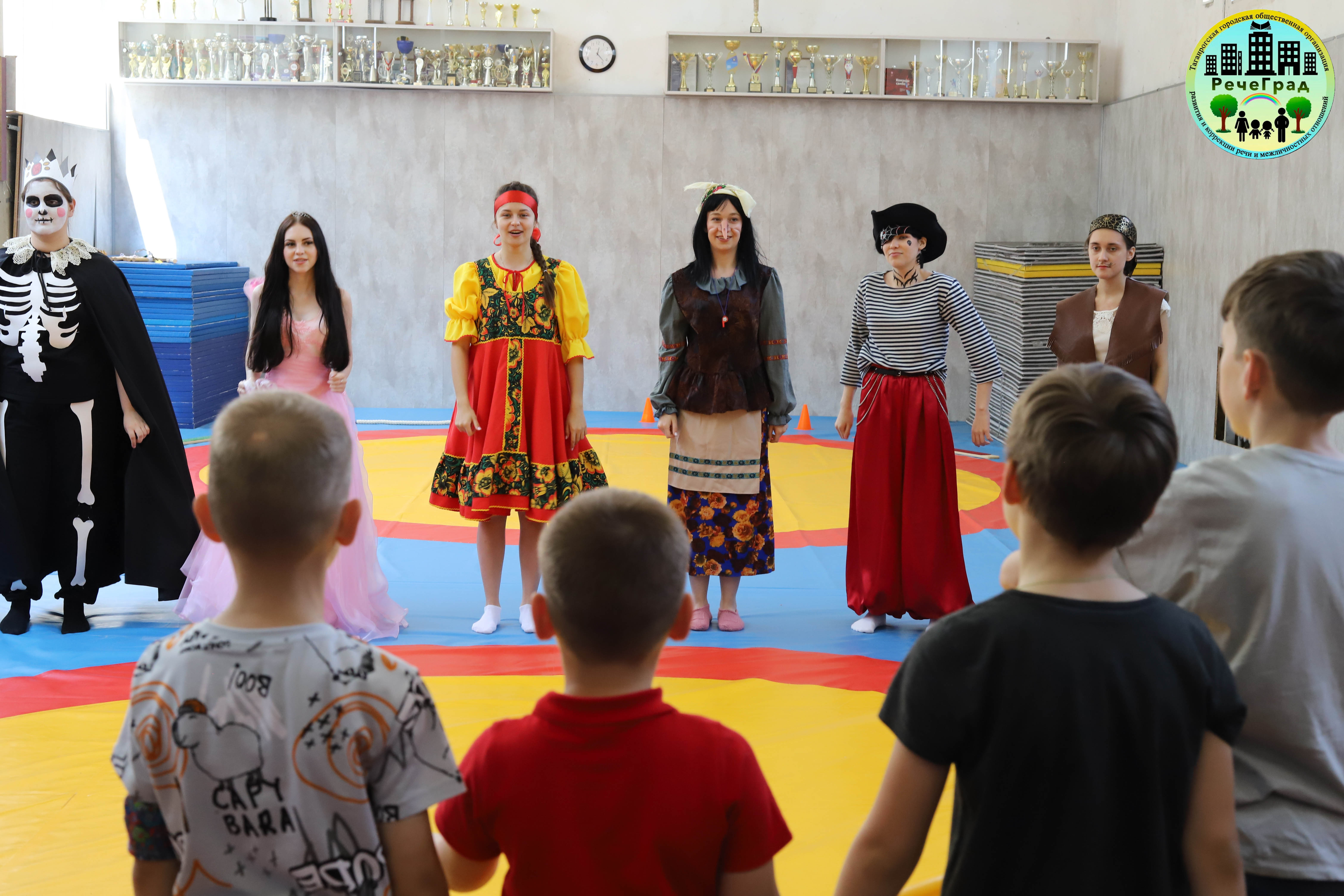 Непоследний последний звонок в Логопедической школе выходного дня «Речеград»: время чудес!