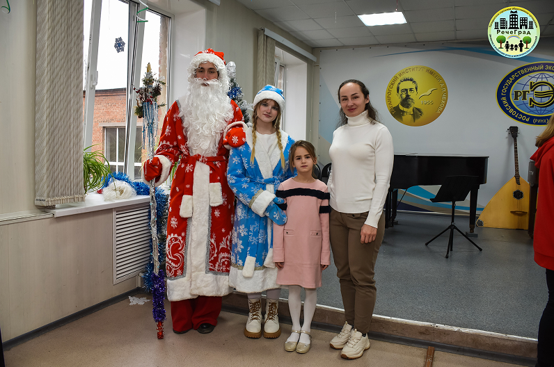 Волшебство Нового года в Логопедической школе «Речеград»: Праздничное представление для всех! Волшебство Нового года в Логопедической школе «Речеград»: Праздничное представление для всех!