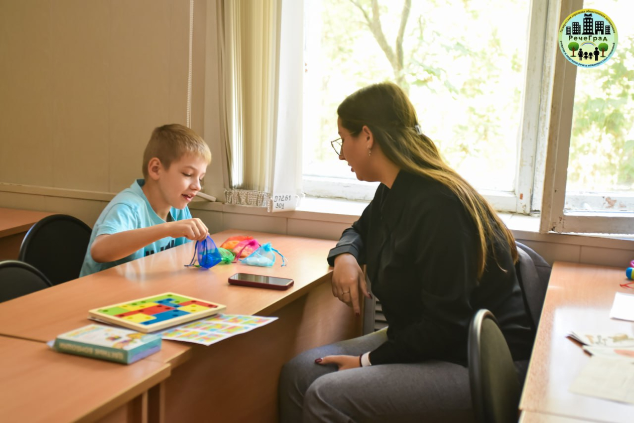 Занятие в Логопедической школе выходного дня «Речеград»