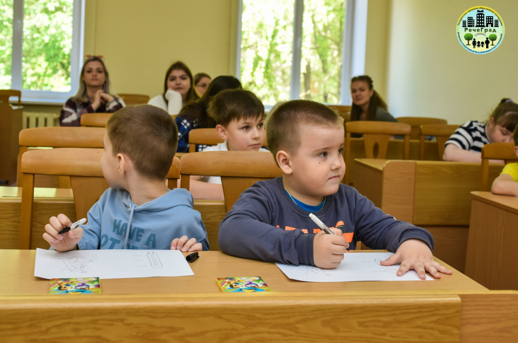 Занятия в Логопедической школе выходного дня «Речеград»